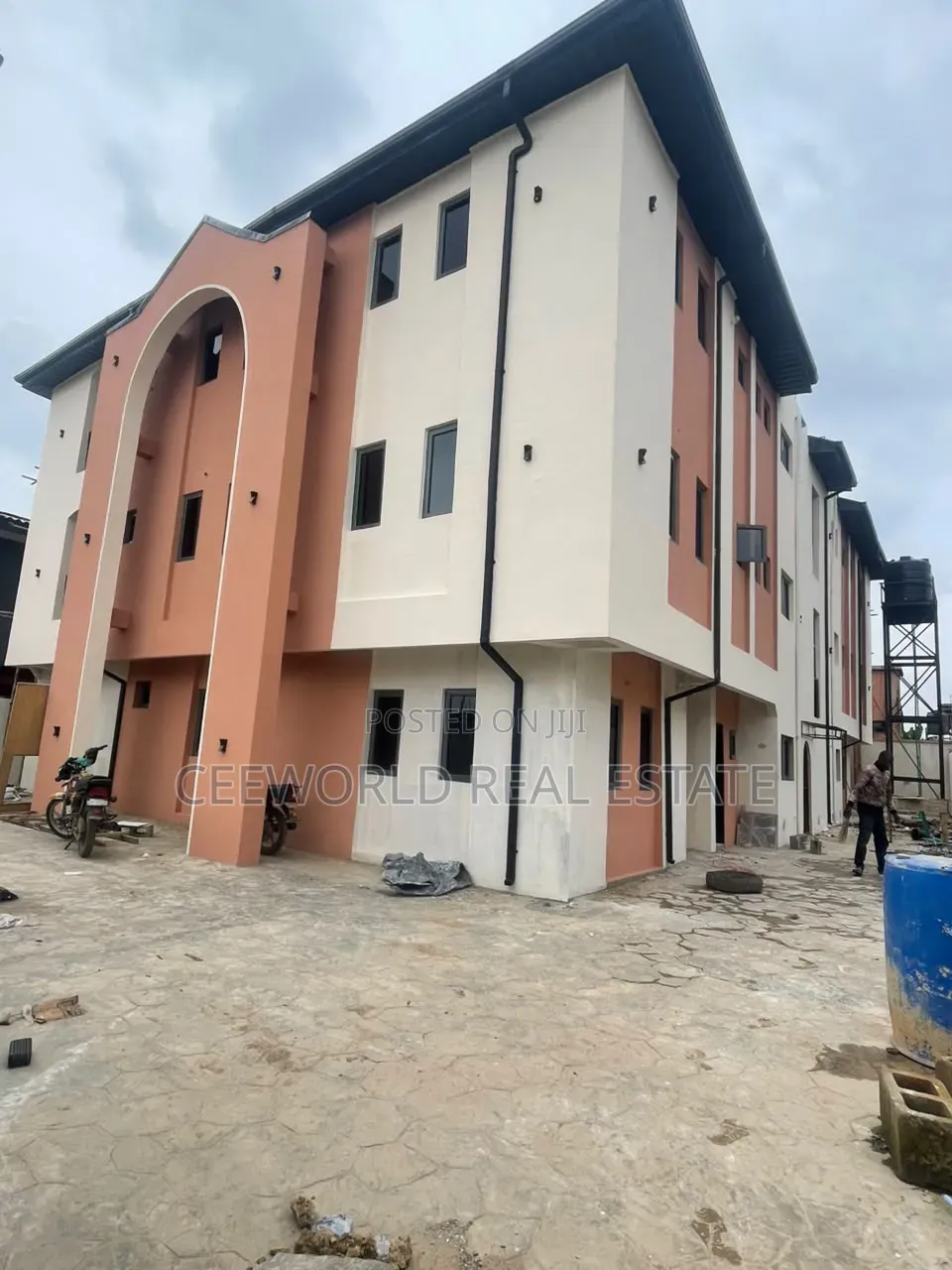 3bdrm Apartment in Ajeigbe Off Ring, CHallenge / Ibadan for rent