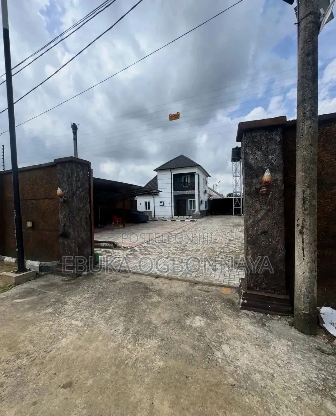 3bdrm Penthouse in Rumunduru-Rumuodara, Port-Harcourt for sale