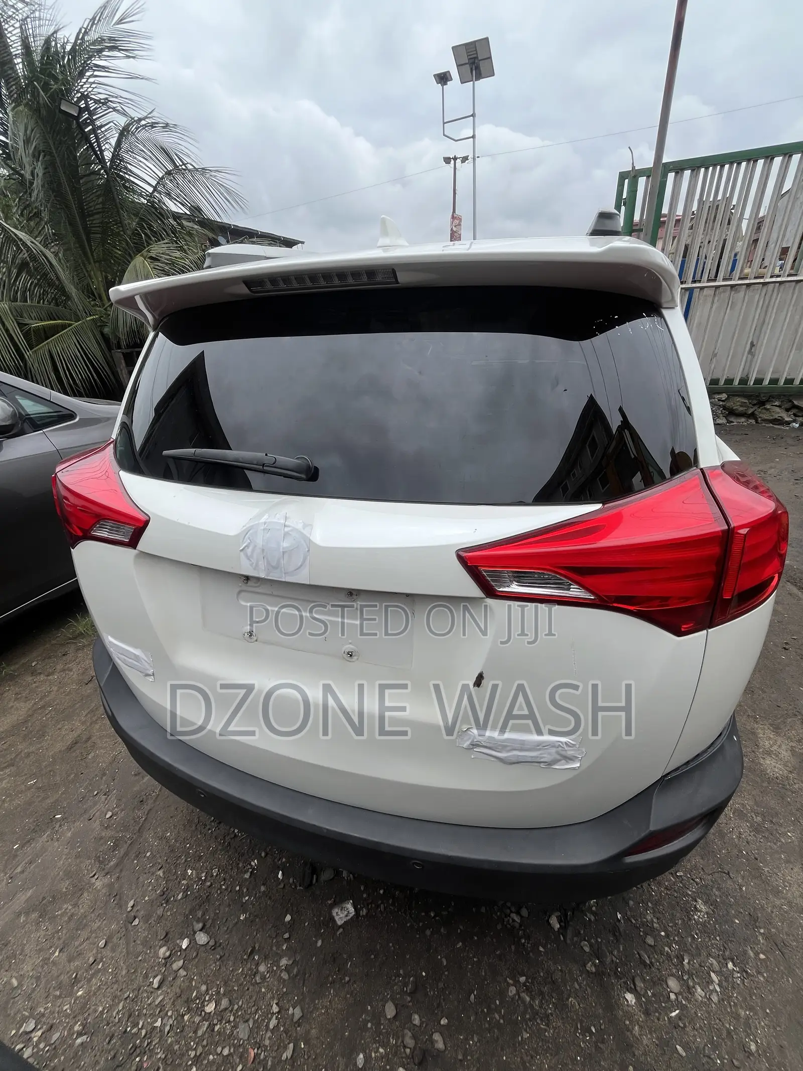 Toyota RAV4 XLE 4dr SUV AWD (2.5L 4cyl 6A) 2015 White