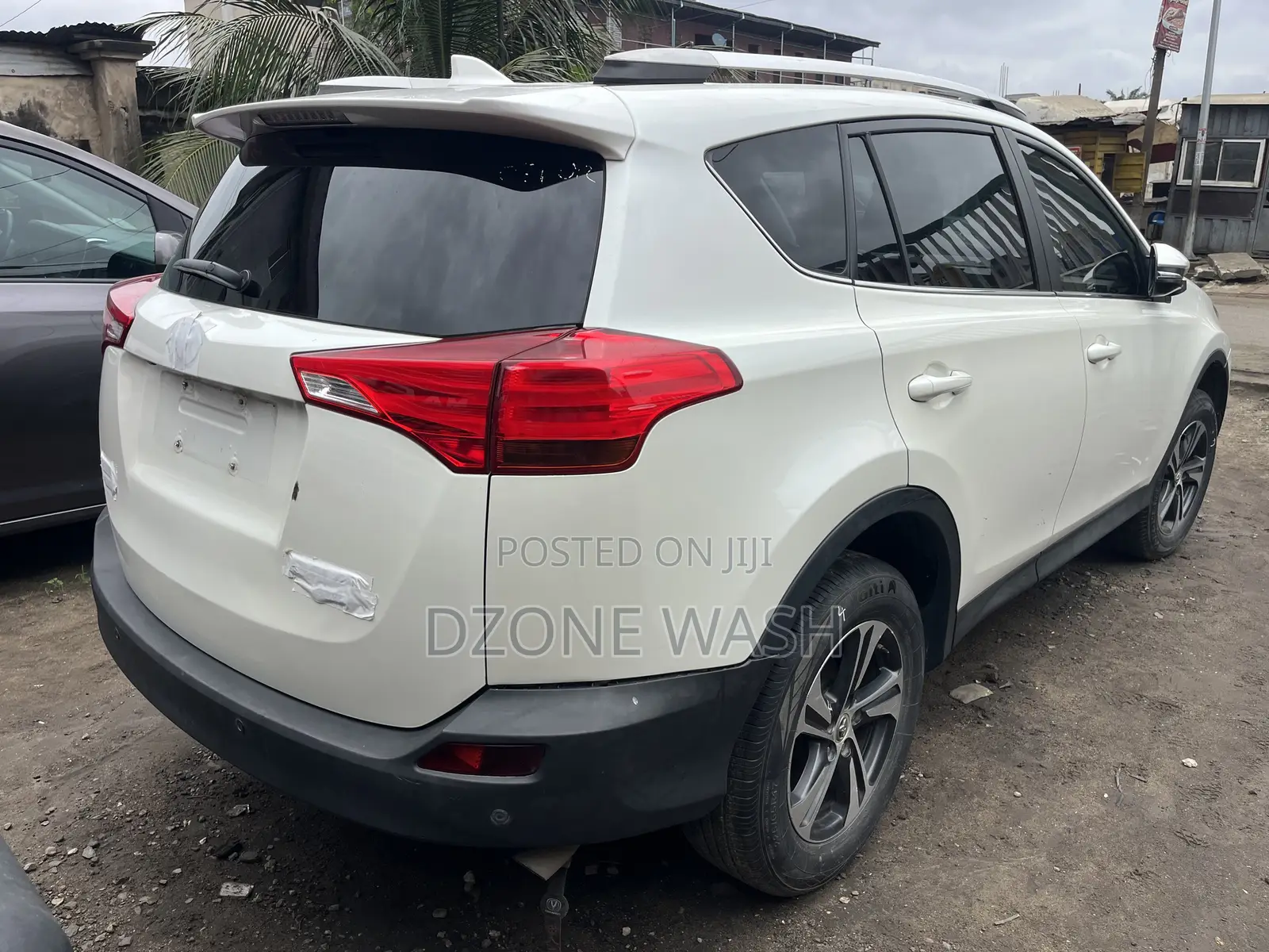 Toyota RAV4 XLE 4dr SUV AWD (2.5L 4cyl 6A) 2015 White