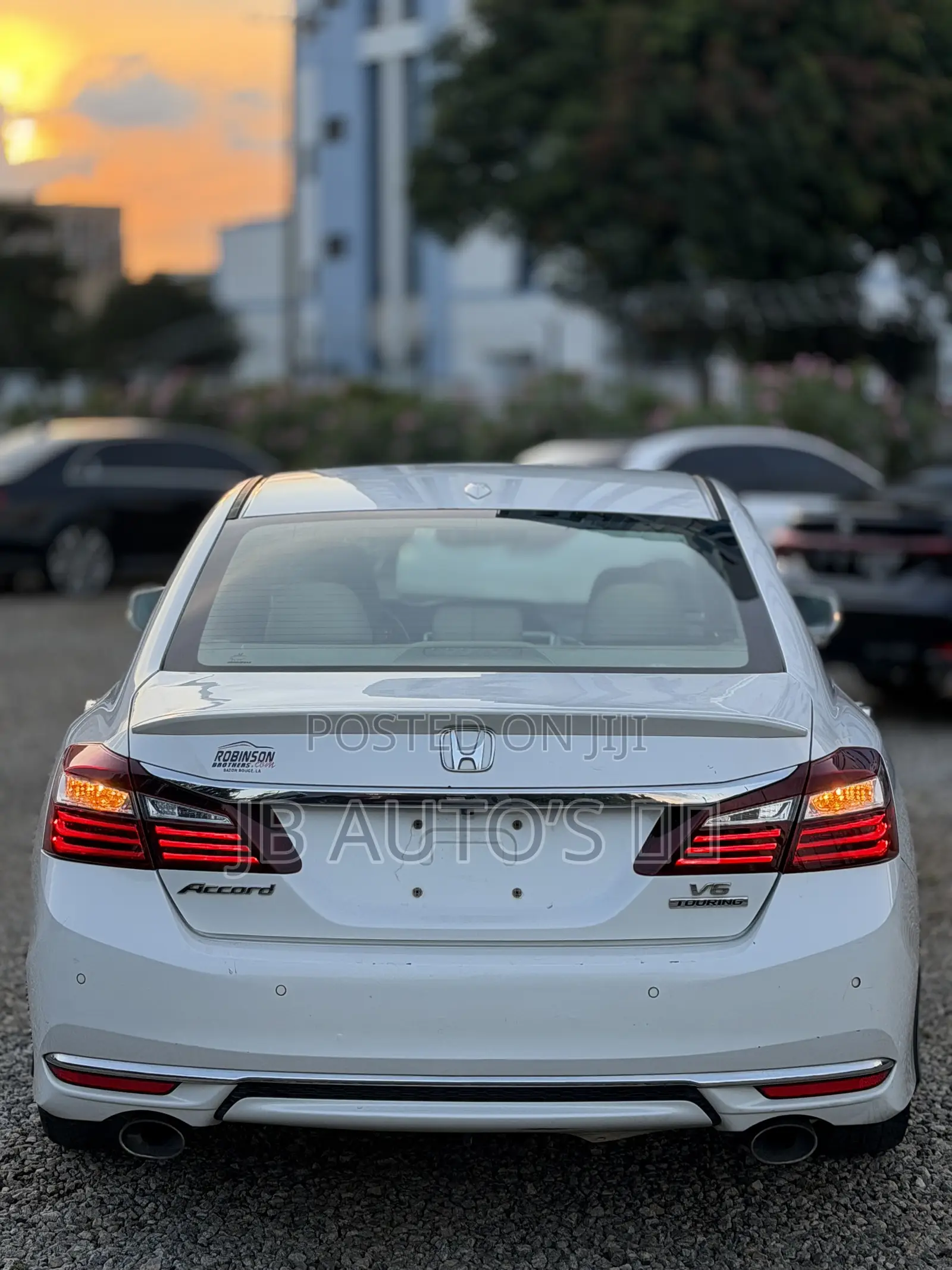 Honda Accord Touring 4dr Sedan FWD (3.5L 6cyl 6A) 2016 White