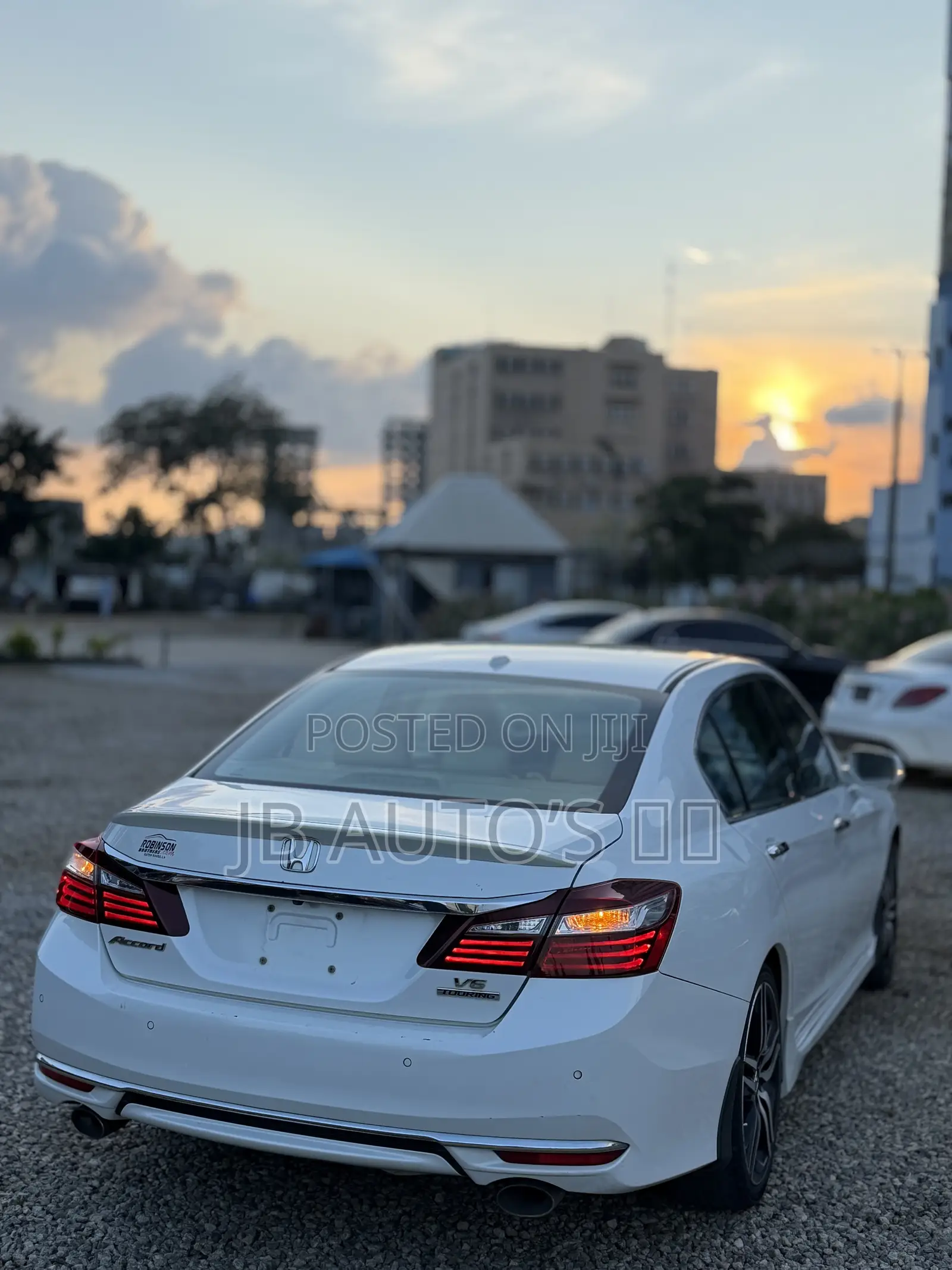 Honda Accord Touring 4dr Sedan FWD (3.5L 6cyl 6A) 2016 White
