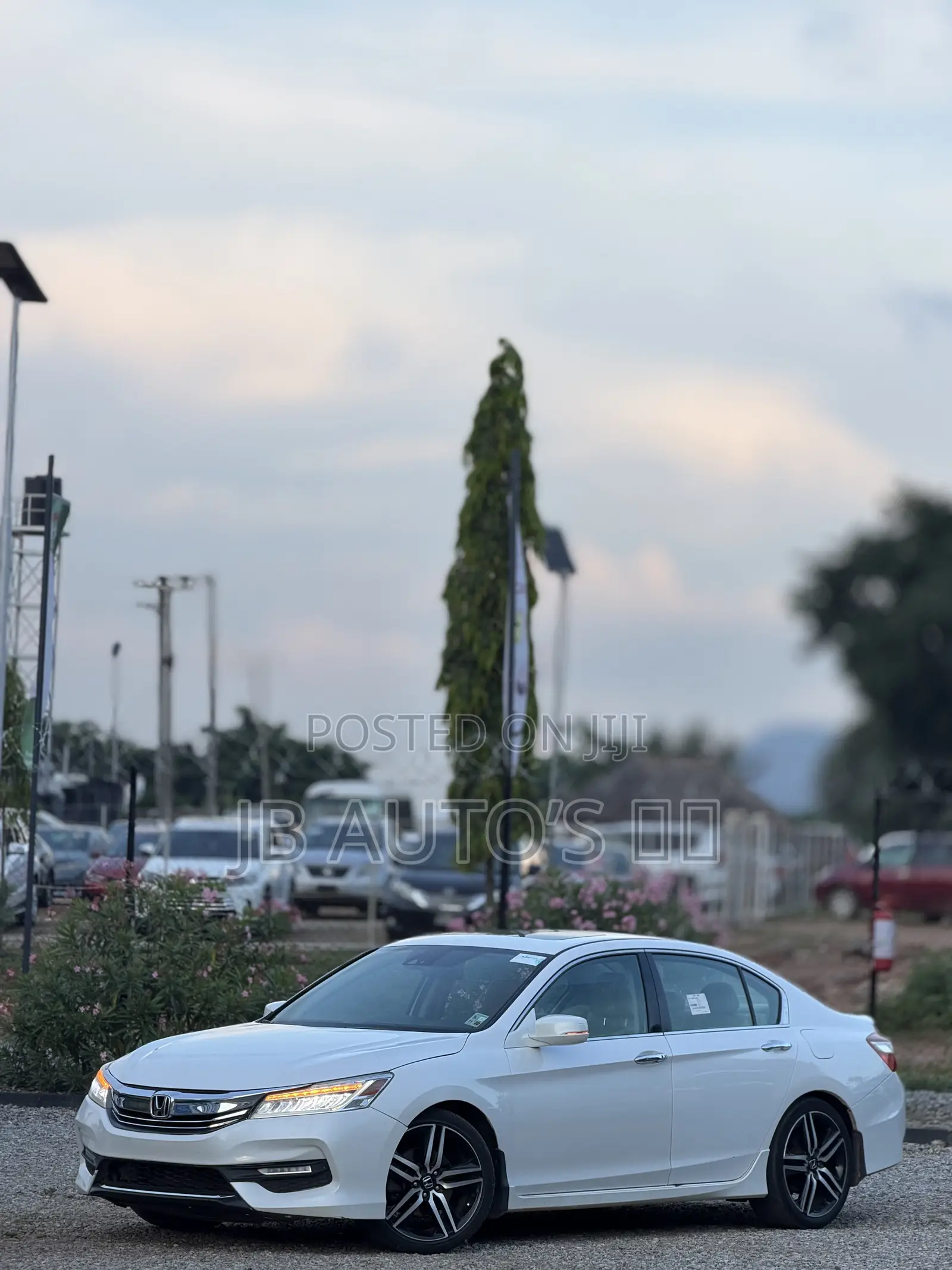 Honda Accord Touring 4dr Sedan FWD (3.5L 6cyl 6A) 2016 White