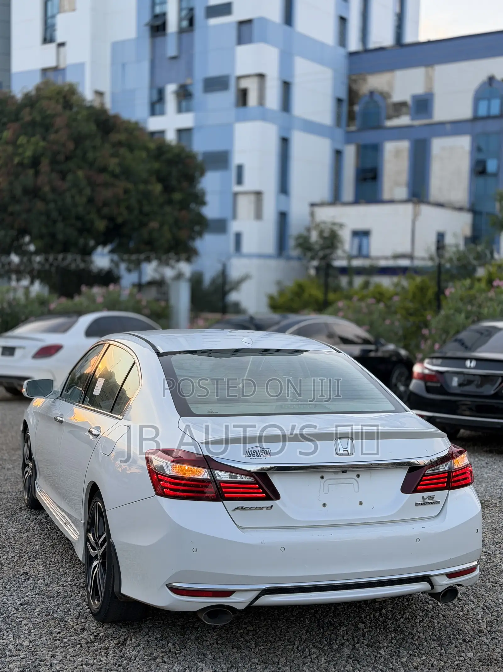 Honda Accord Touring 4dr Sedan FWD (3.5L 6cyl 6A) 2016 White