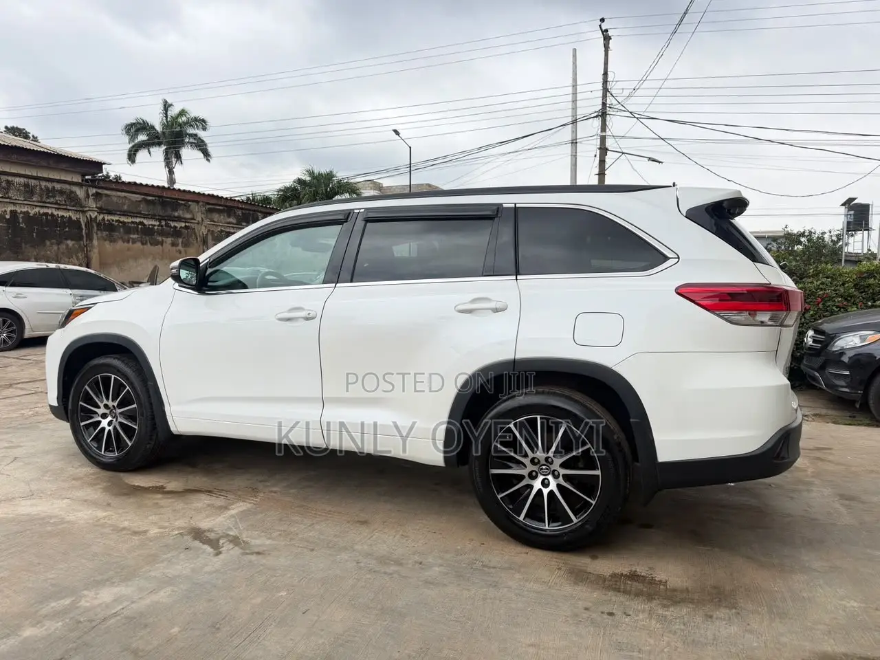 Toyota Highlander SE 4x2 V6 (3.5L 6cyl 8A) 2017 White