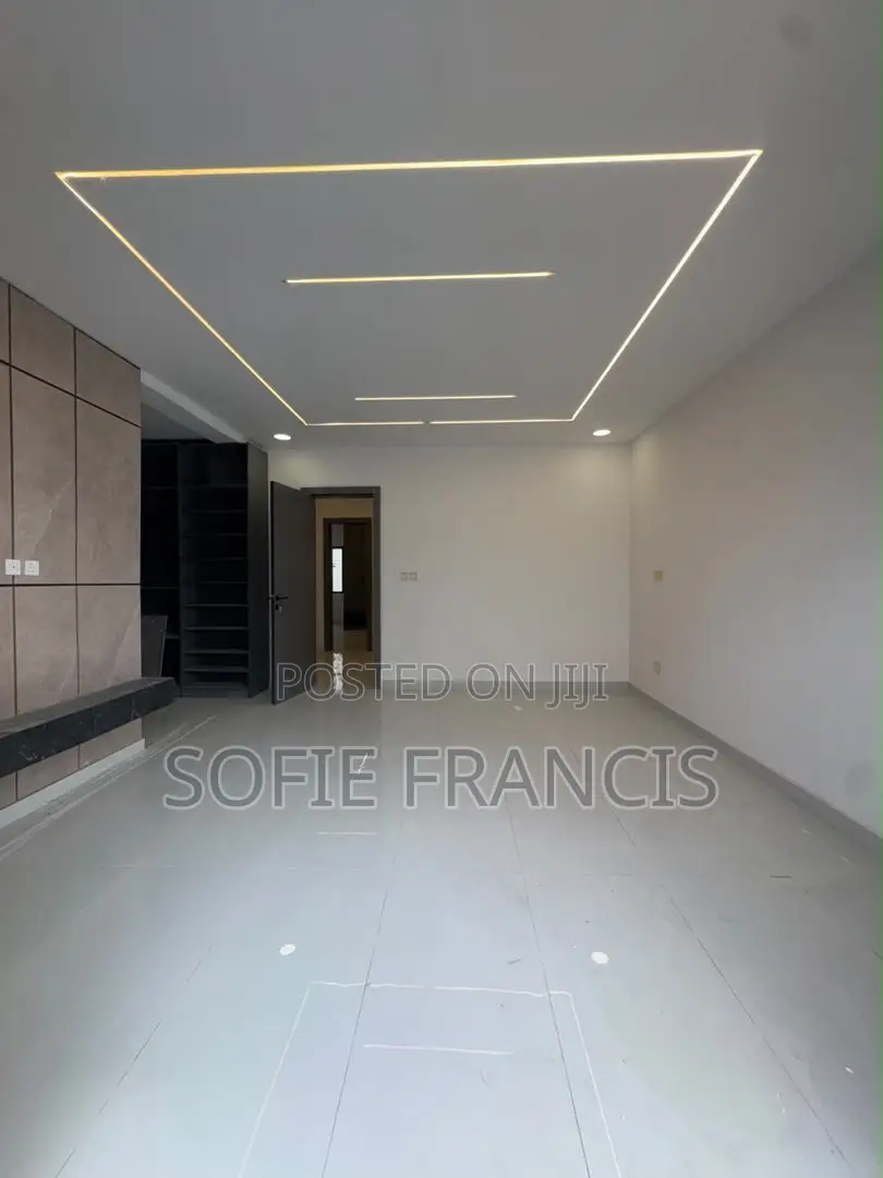 4bdrm Duplex in Vgc for sale