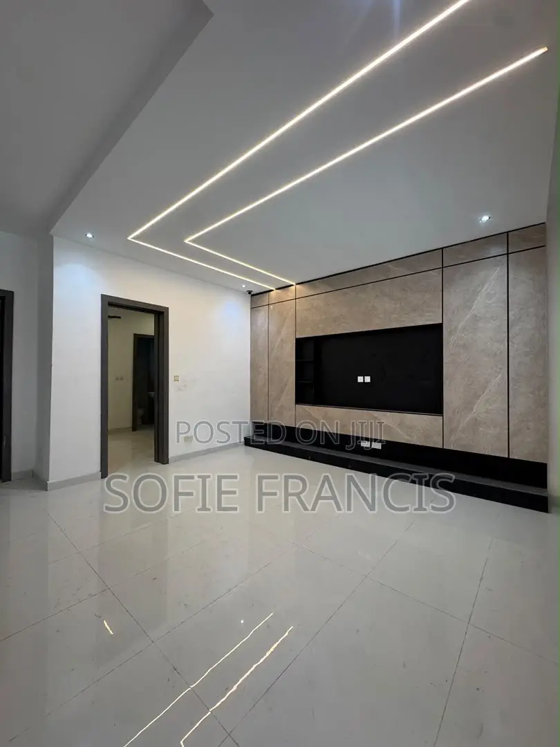 4bdrm Duplex in Vgc for sale