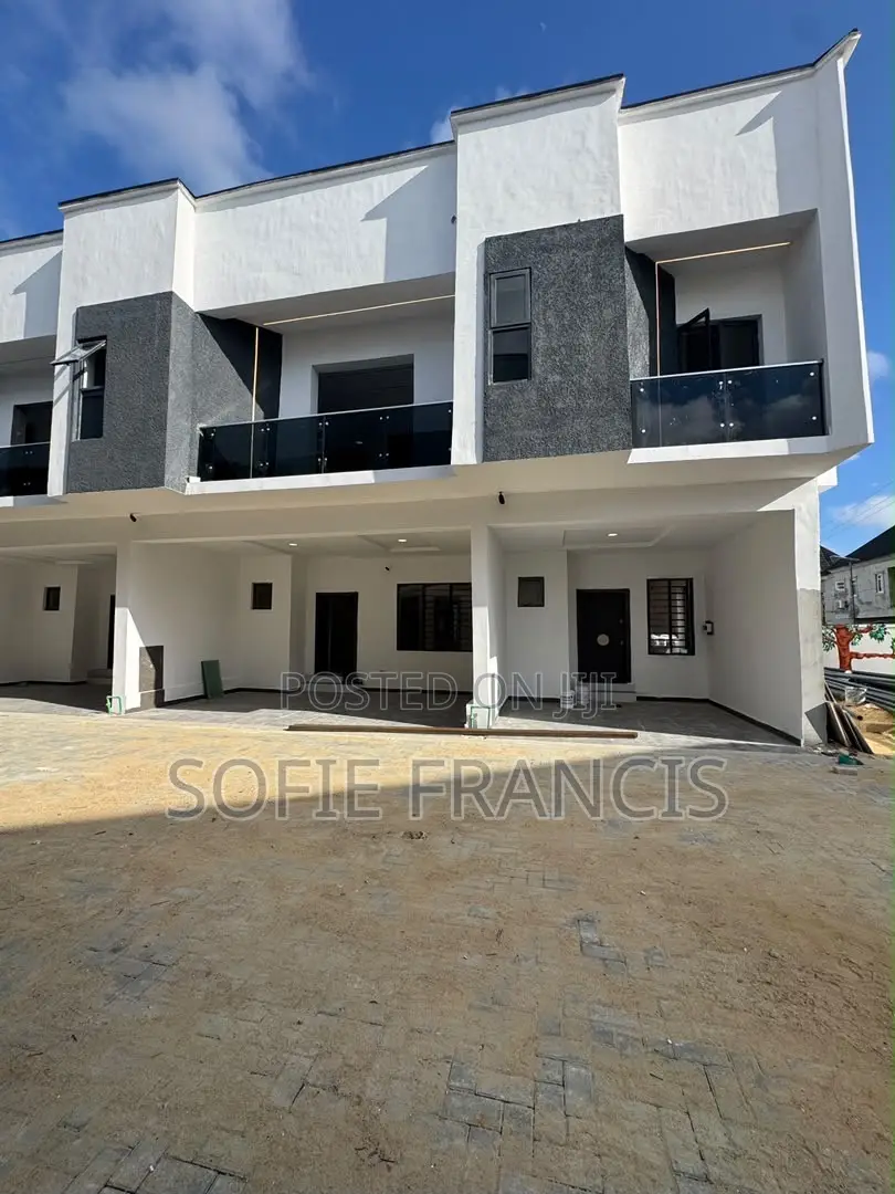 4bdrm Duplex in Vgc for sale