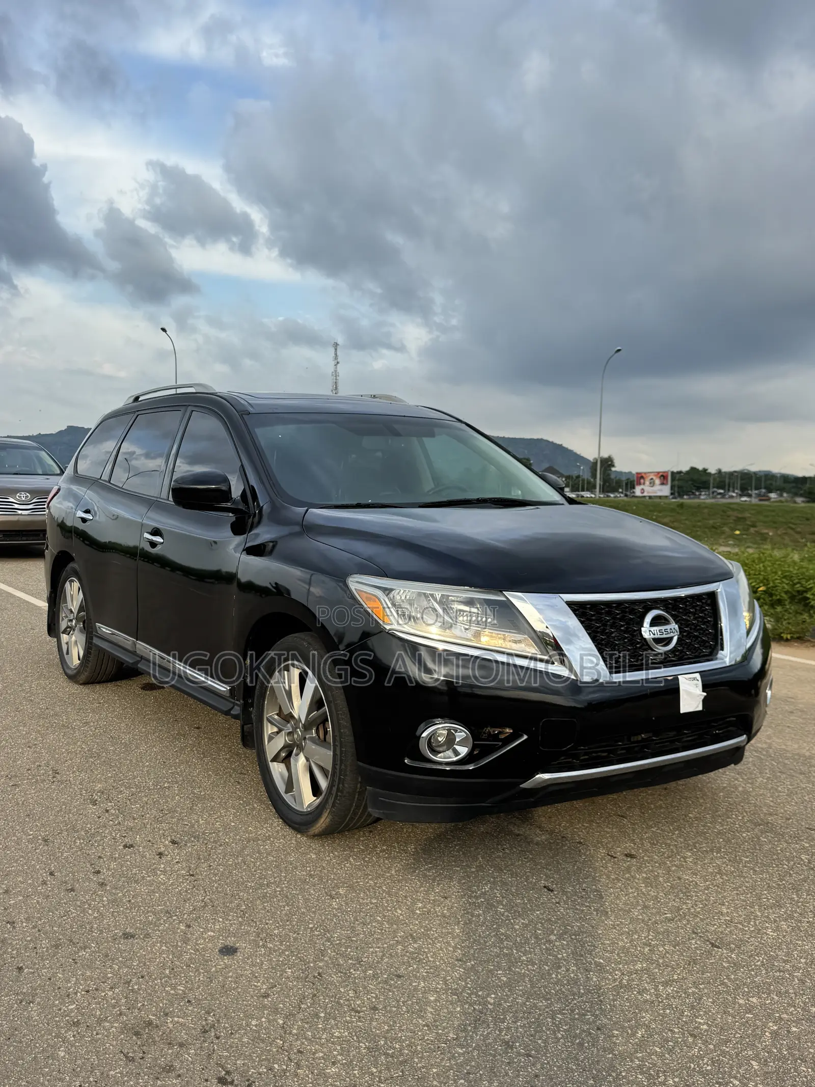 Nissan Pathfinder Platinum 4dr SUV 4WD (3.5L 6cyl CVT) 2015 Gray