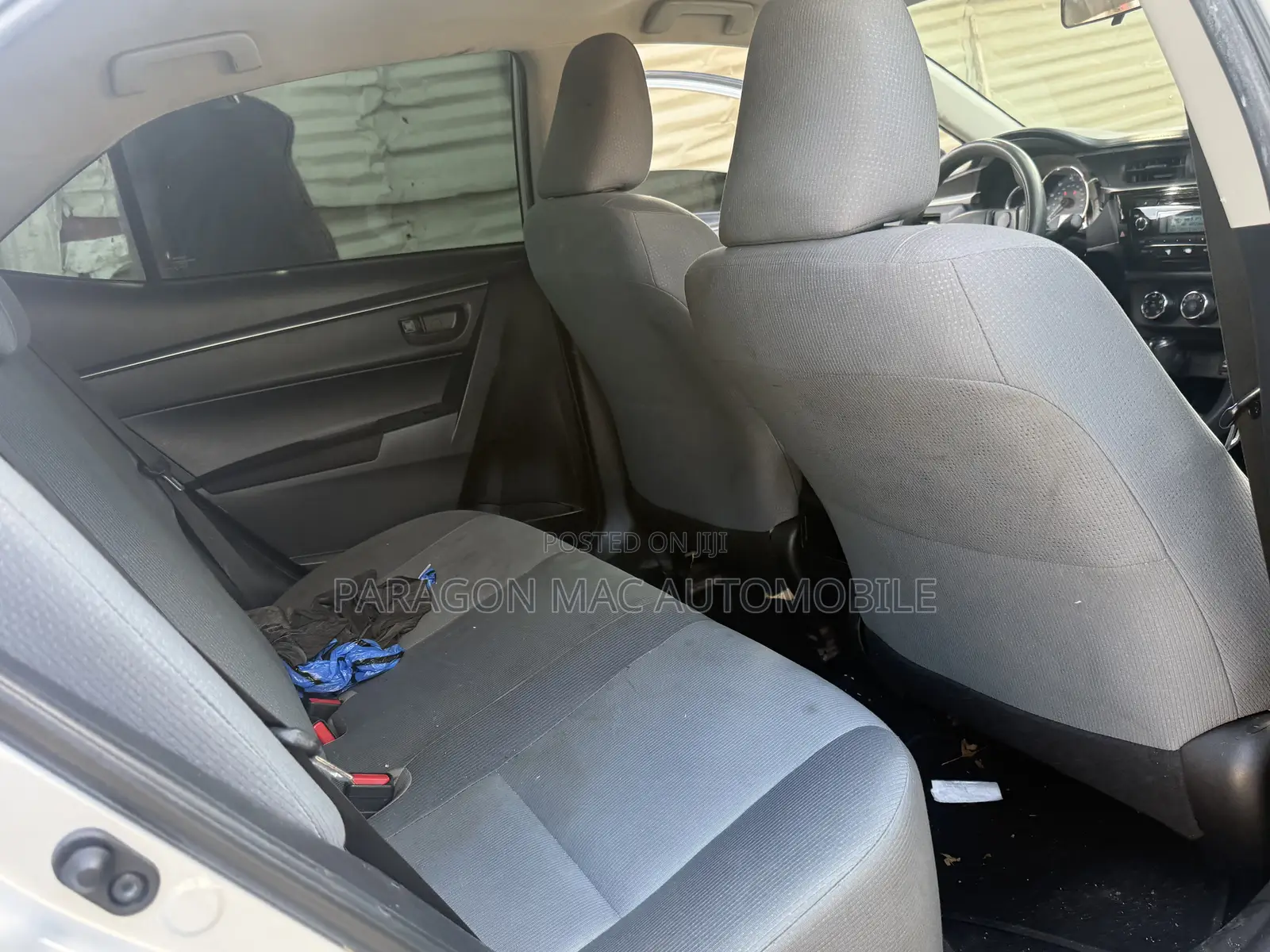 Toyota Corolla LE 4dr Sedan (1.8L 4cyl CVT) 2015 Silver