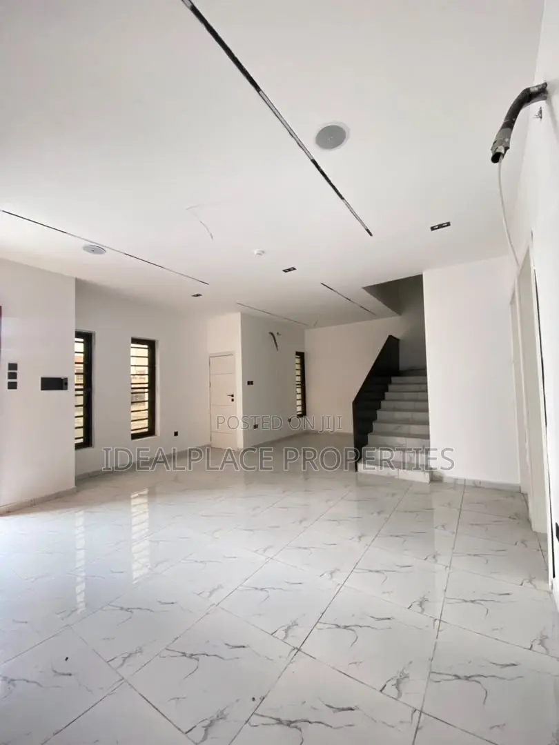 4bdrm Townhouse/Terrace in Sangotedo for sale