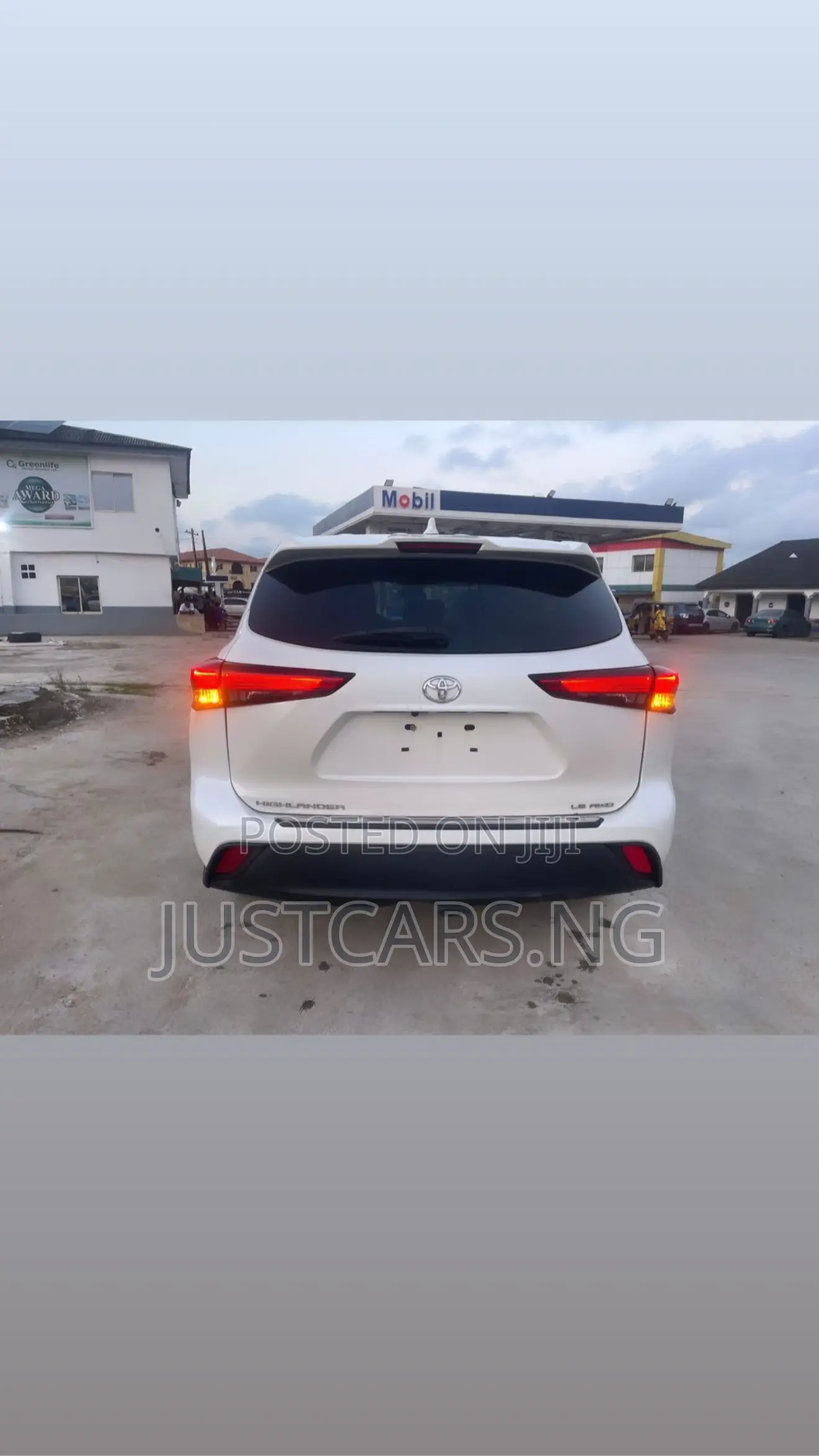 Toyota Highlander LE FWD 2020 White