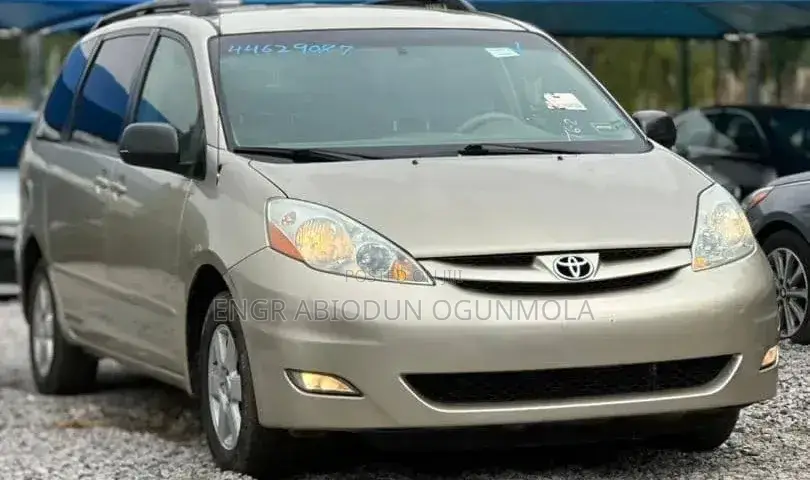 Toyota Sienna 2007 Gold