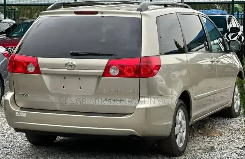 Toyota Sienna 2007 Gold