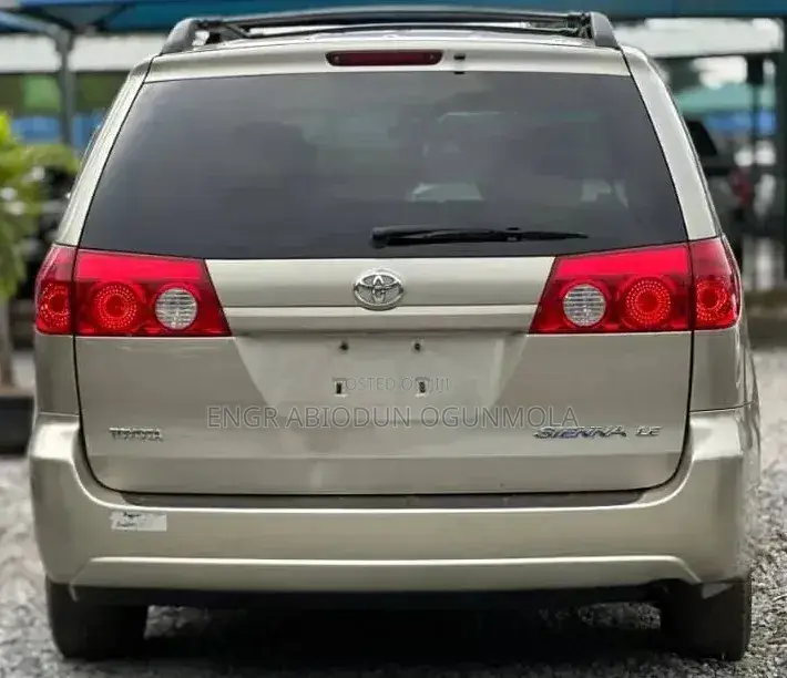 Toyota Sienna 2007 Gold