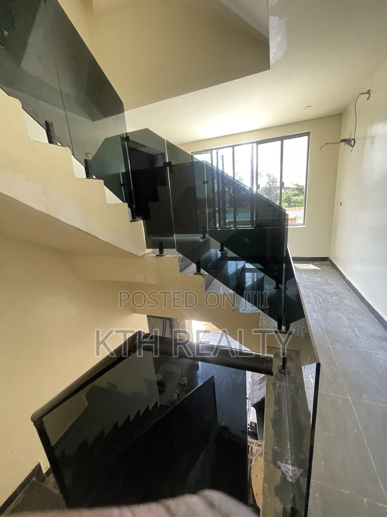 2bdrm Apartment in Lekki Phase 1 for rent