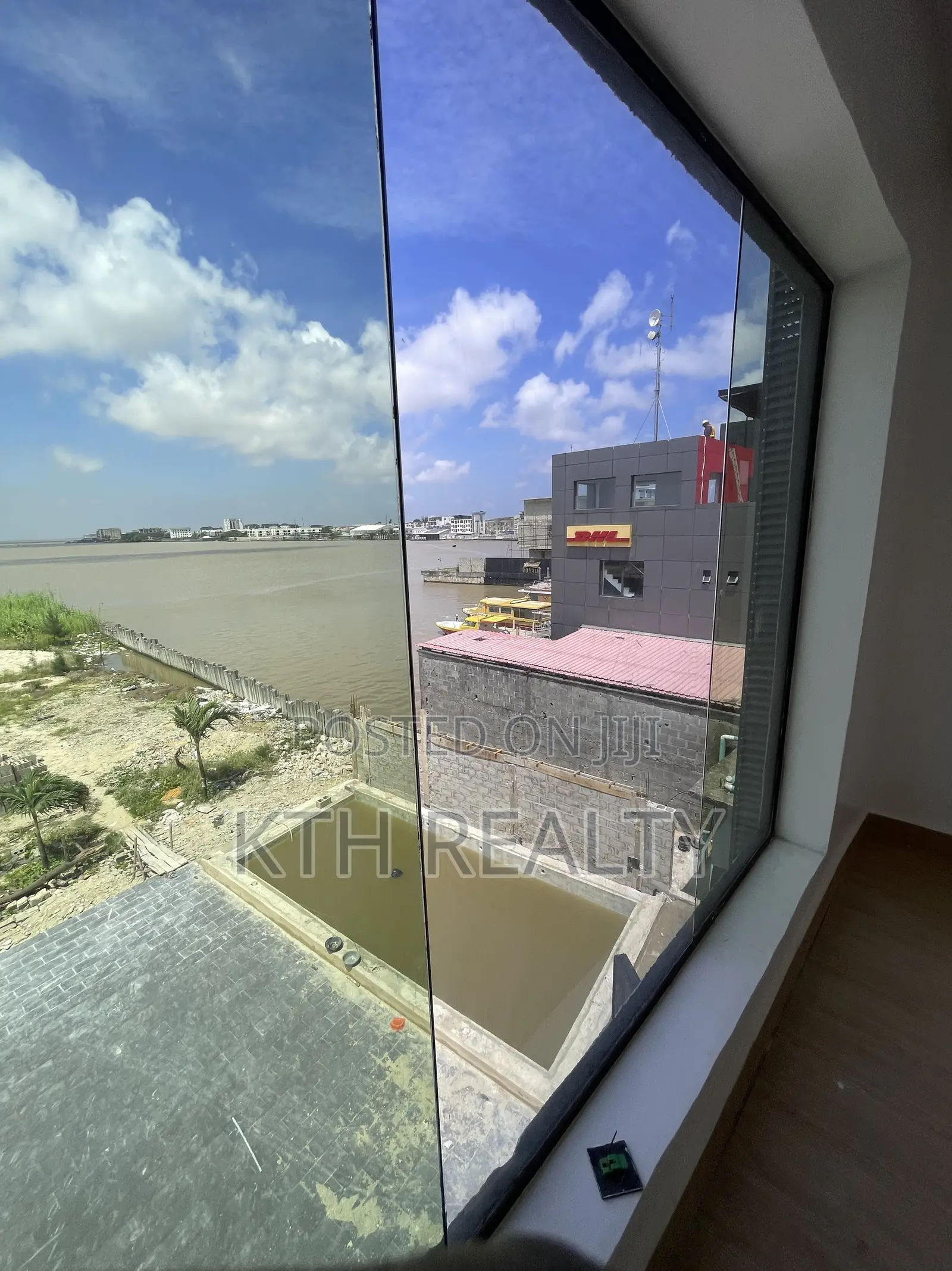 2bdrm Apartment in Lekki Phase 1 for rent