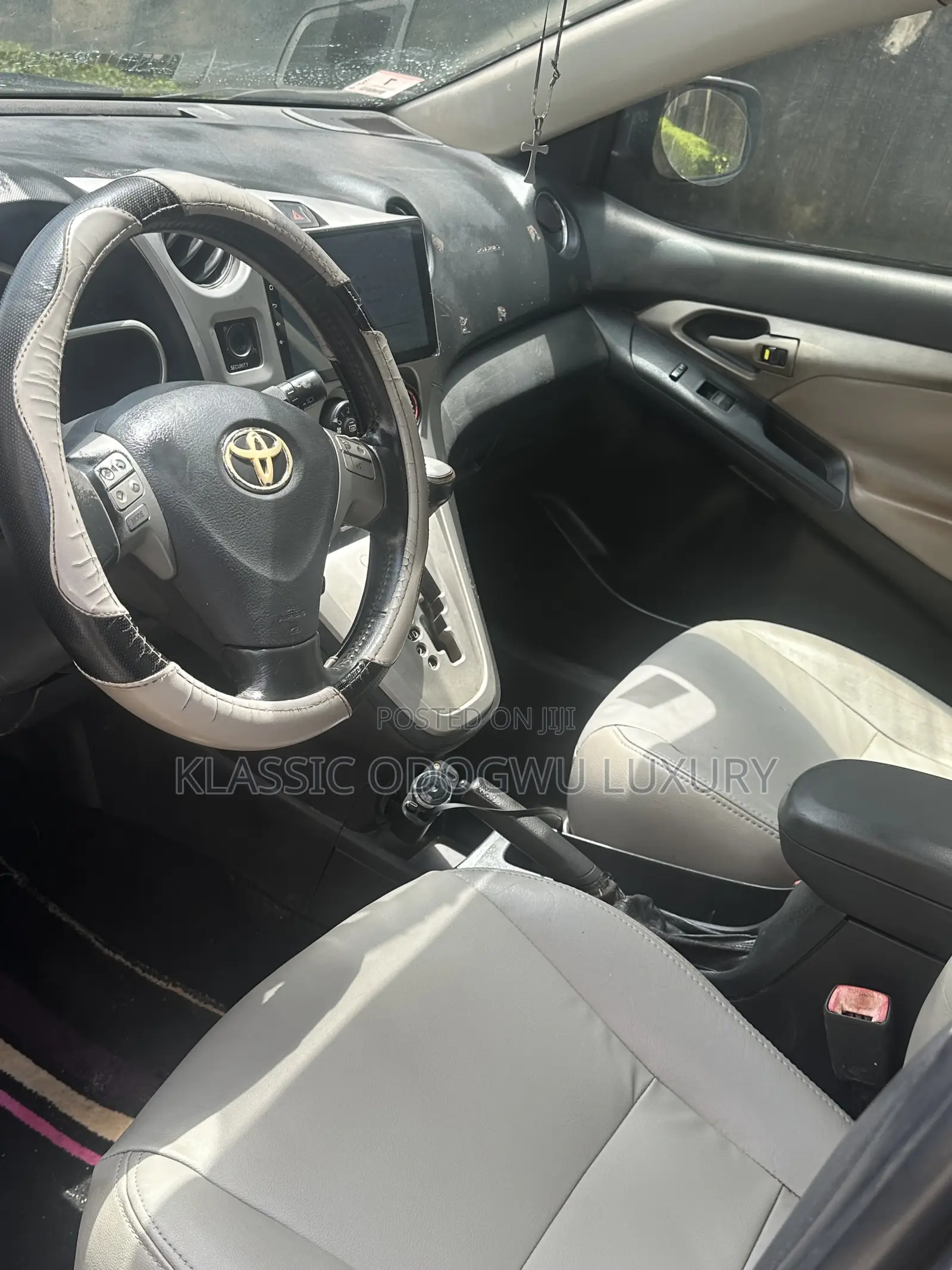Toyota Matrix S Hatchback FWD (2.4L 4cyl 5A) 2009 Gray