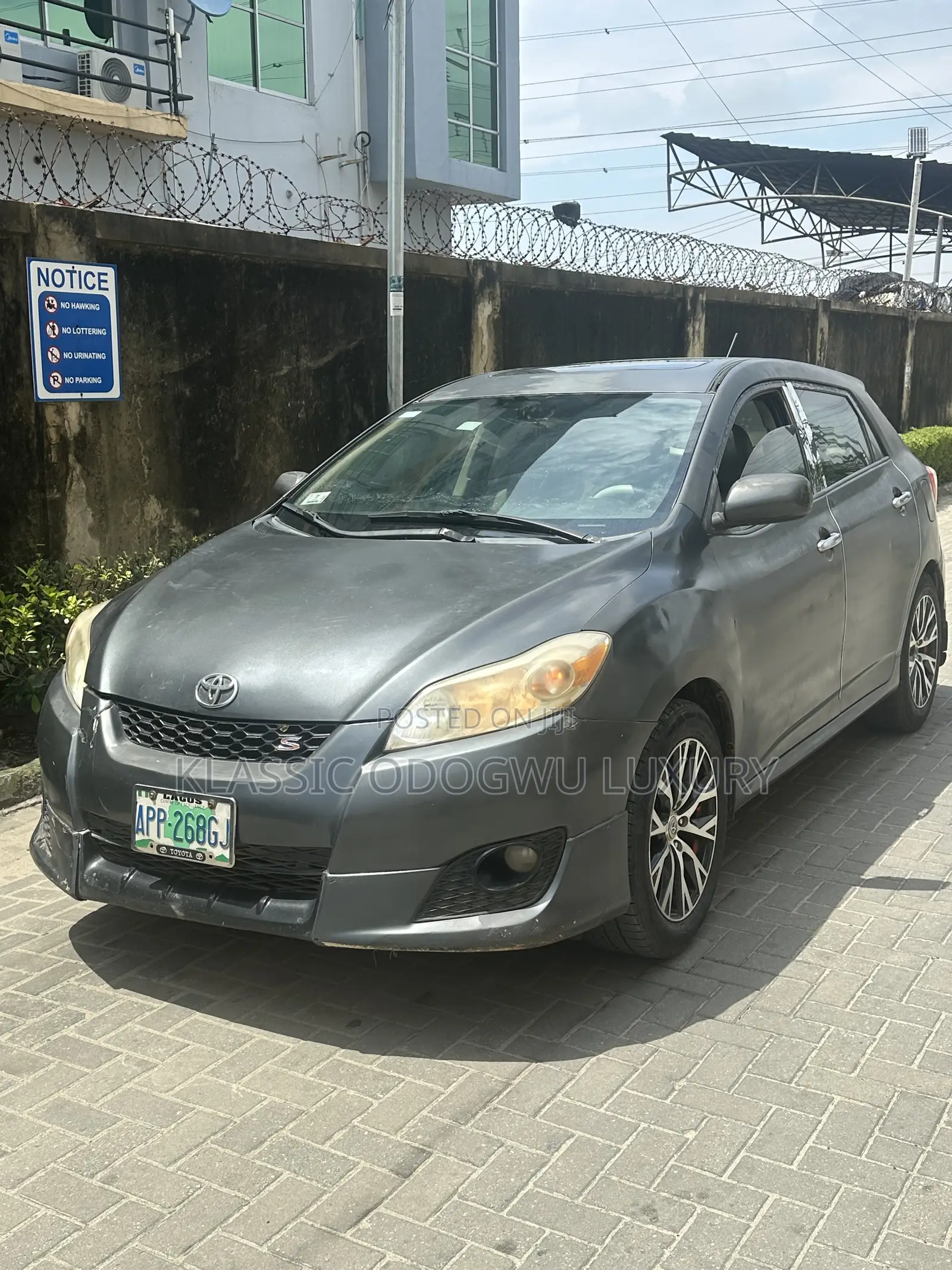 Toyota Matrix S Hatchback FWD (2.4L 4cyl 5A) 2009 Gray
