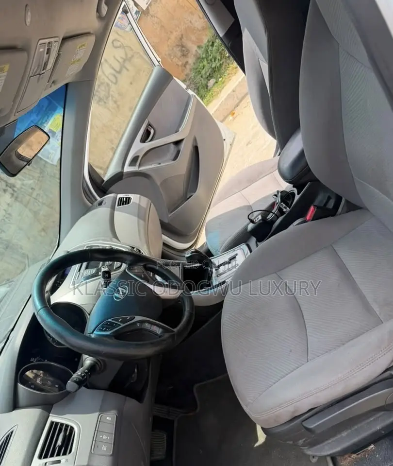 Hyundai Elantra Limited Sedan FWD (1.8L 4cyl 6A) 2013 White
