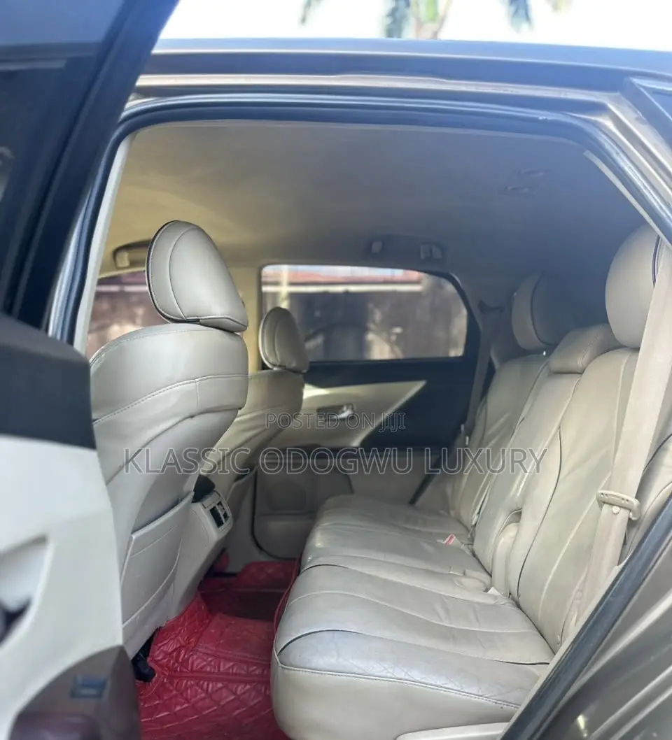 Toyota Venza XLE 2010 Brown