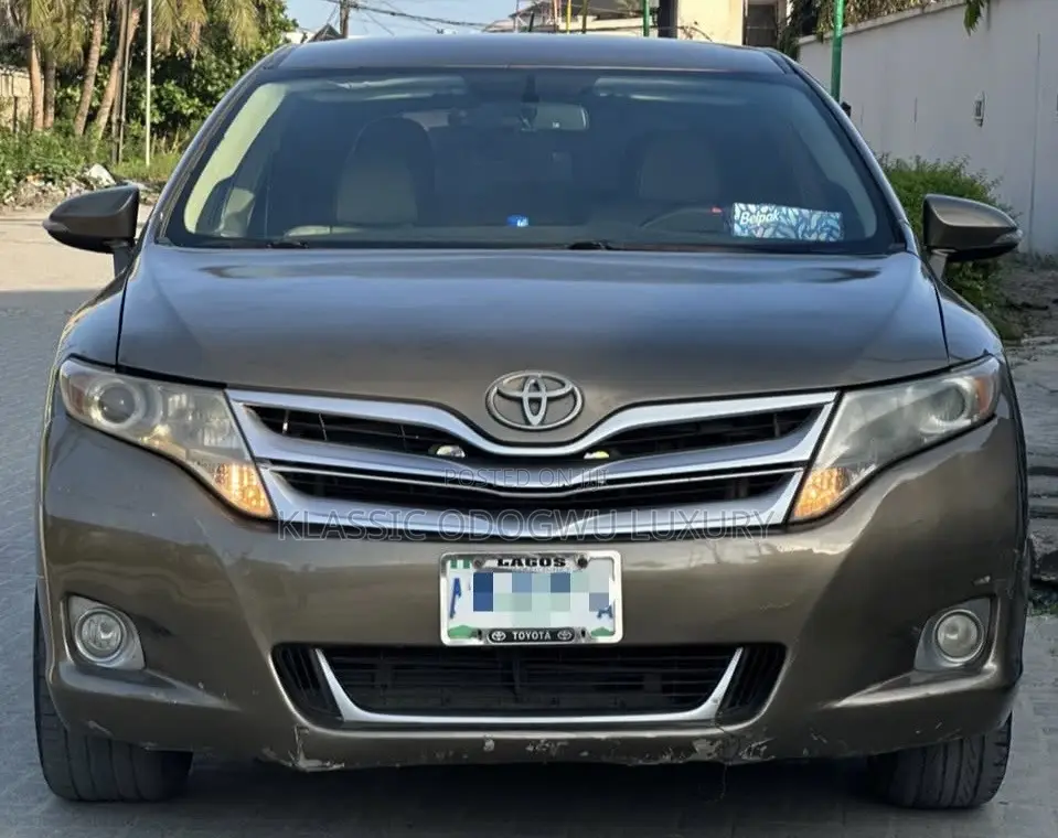 Toyota Venza XLE 2010 Brown