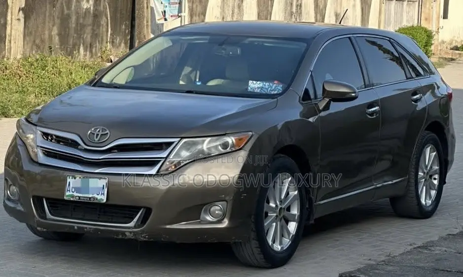Toyota Venza XLE 2010 Brown