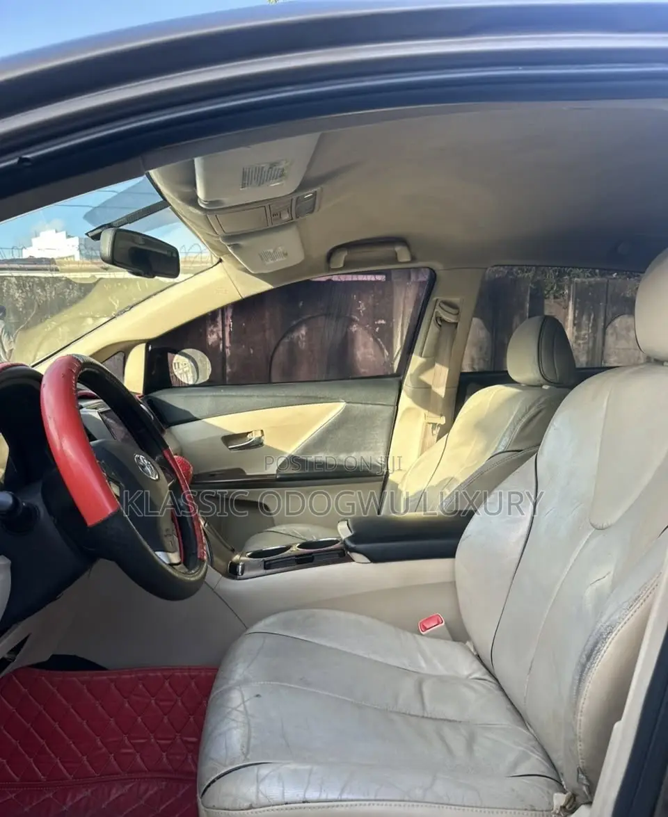 Toyota Venza XLE 2010 Brown