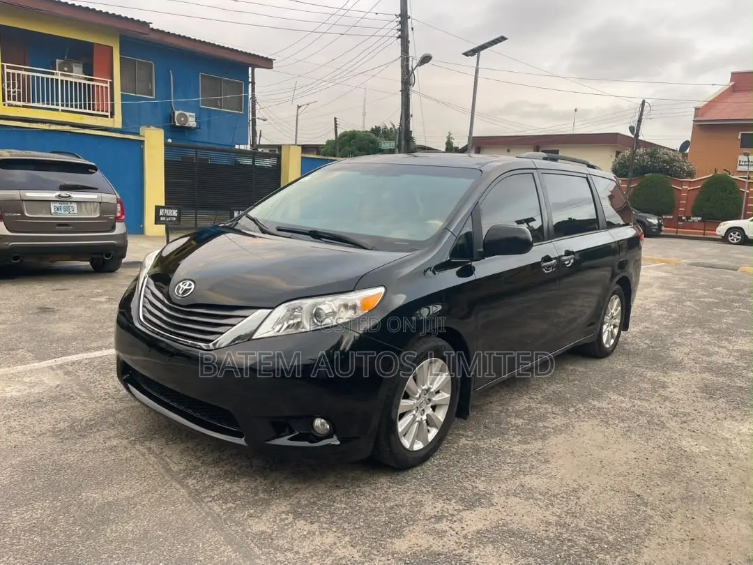 Toyota Sienna XLE 7-Passenger 4dr Minivan AWD (3.5L 6cyl 6A) 2014 Black
