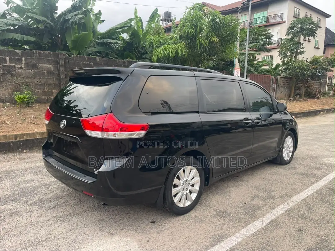 Toyota Sienna XLE 7-Passenger 4dr Minivan AWD (3.5L 6cyl 6A) 2014 Black