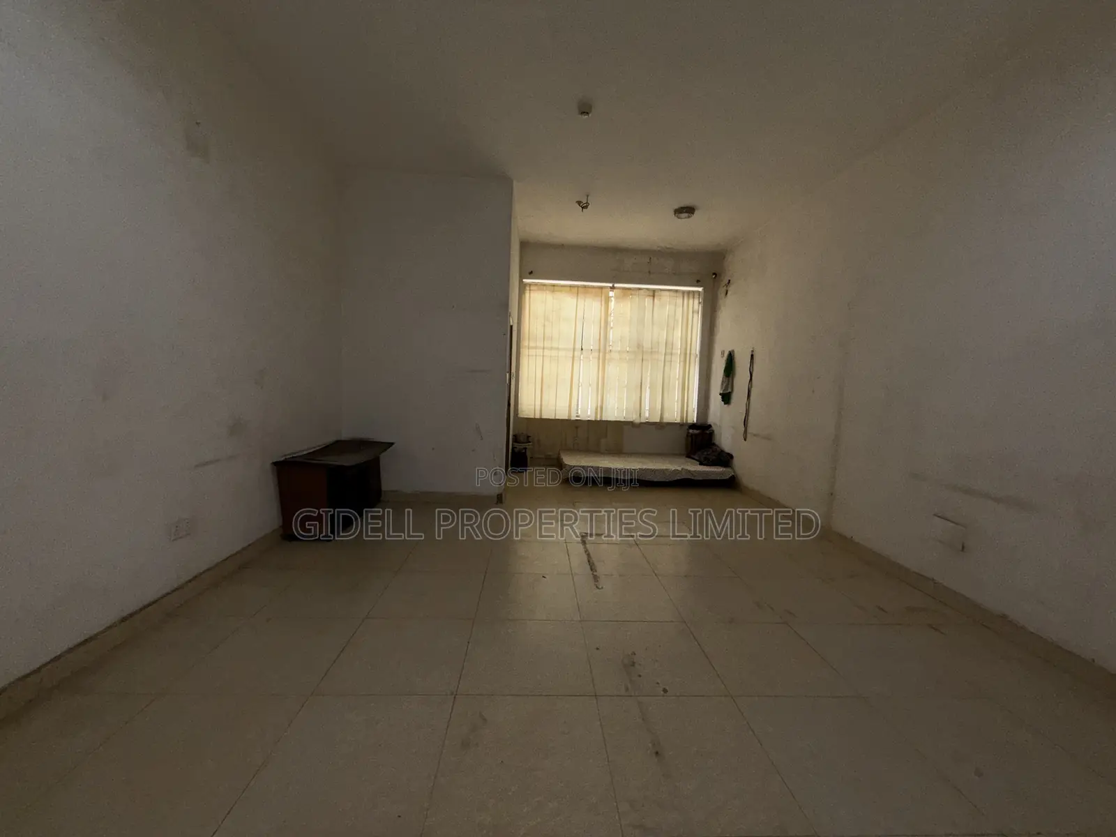 28SQM Office Space on the Ground Floor in an Office Complex