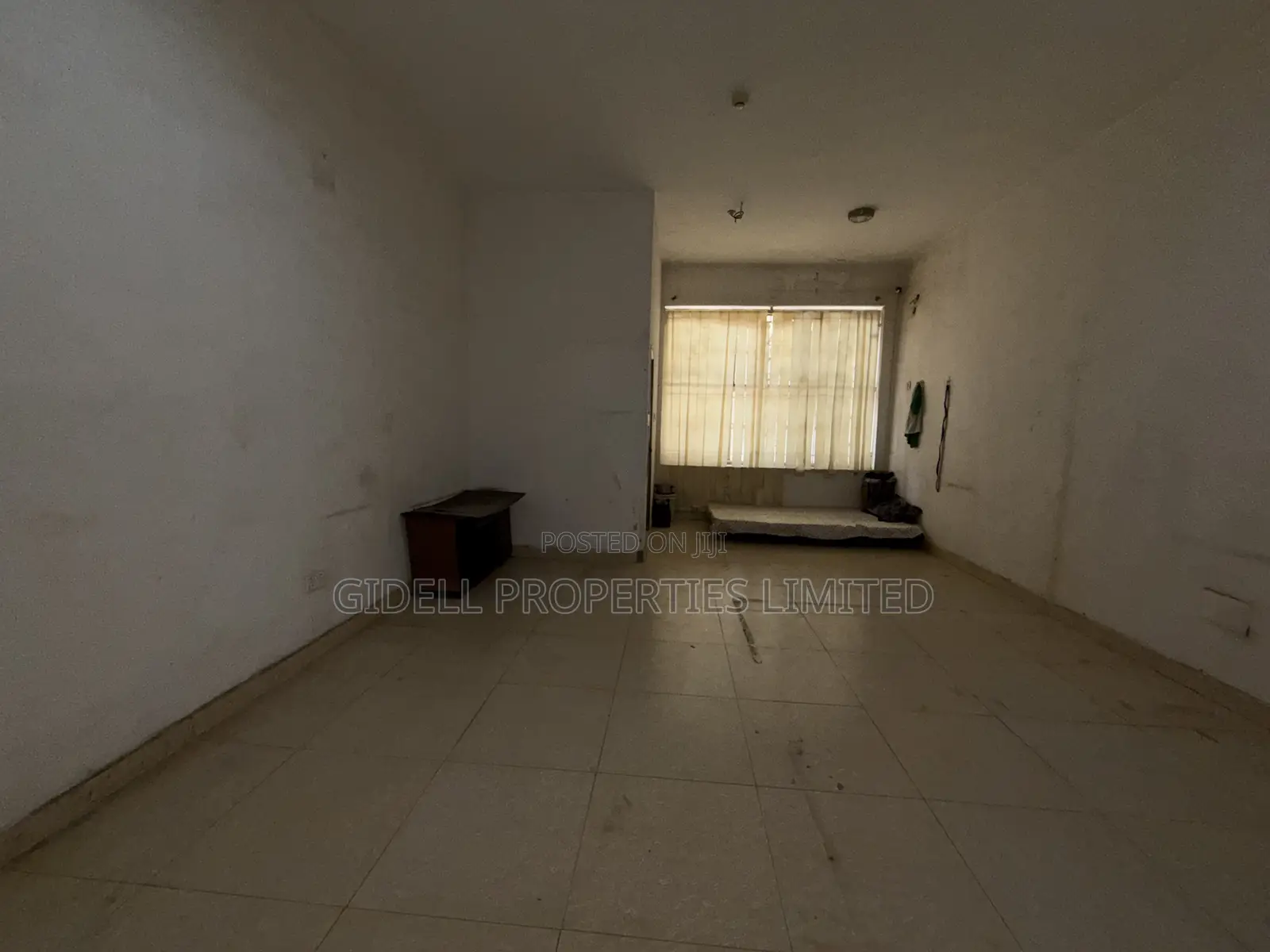 28SQM Office Space on the Ground Floor in an Office Complex