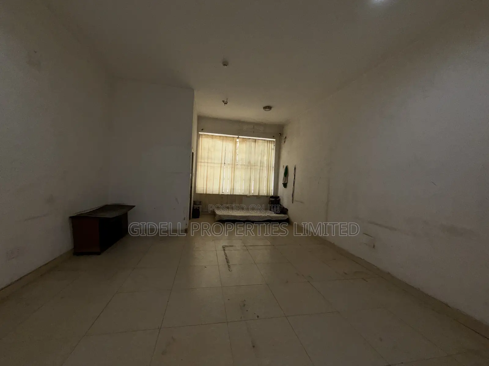 28SQM Office Space on the Ground Floor in an Office Complex