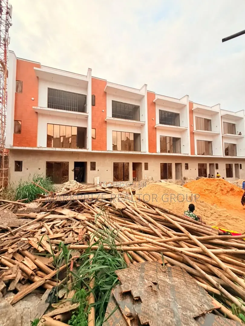 4bdrm Duplex in Omole Phase 2 Lagos for sale