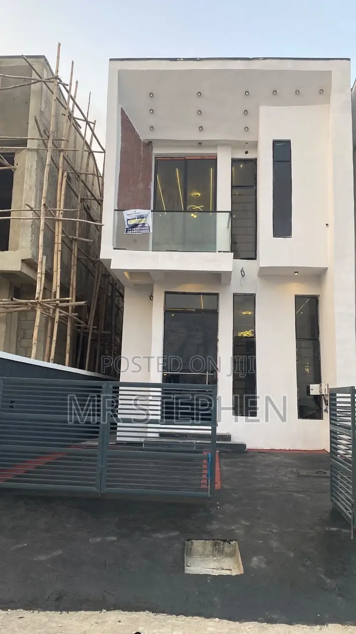 4bdrm Duplex in Ikota for sale
