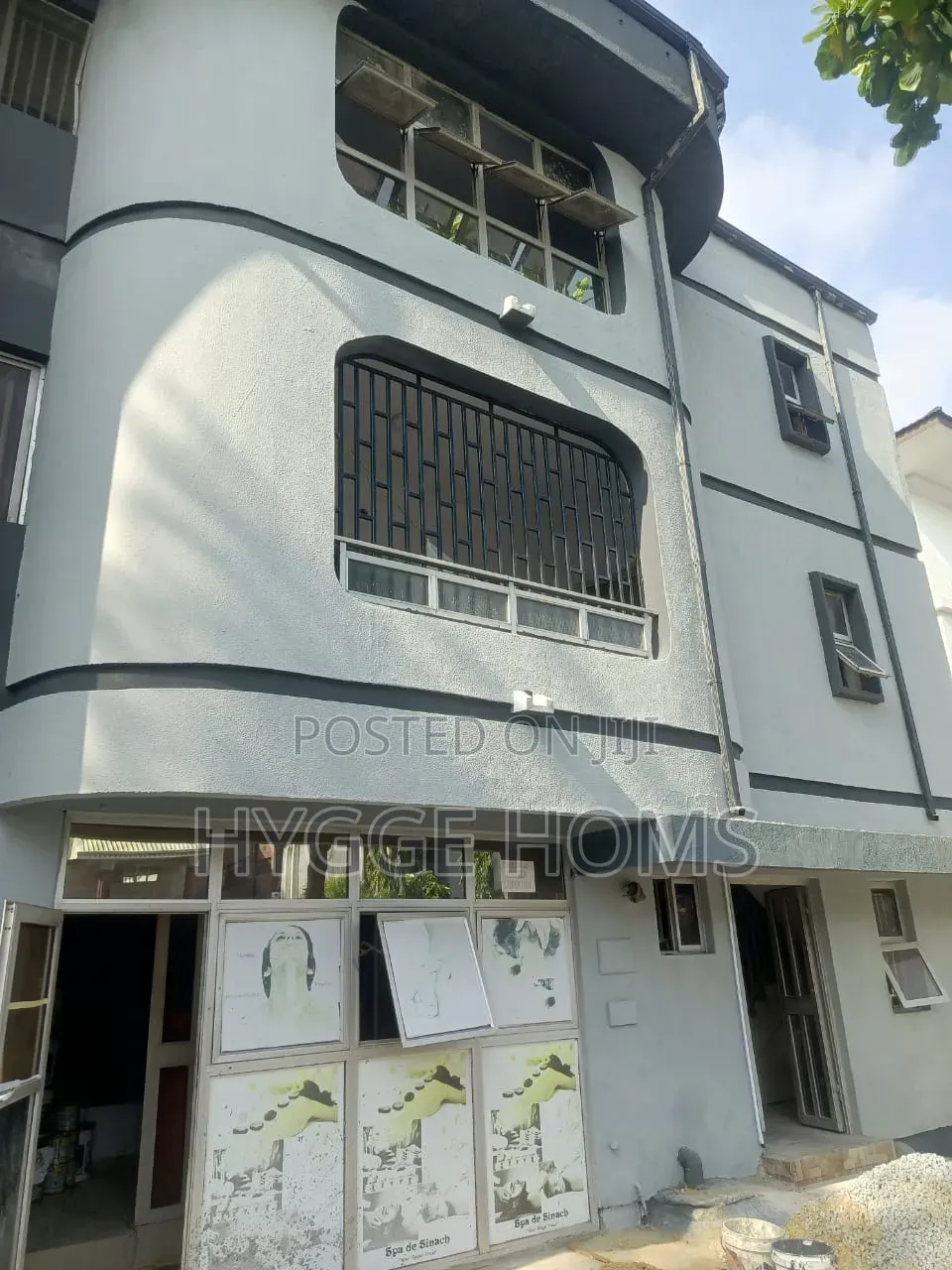 12bdrm Block of Flats in Bishop Oluwole, Ahmadu Bello Way for rent