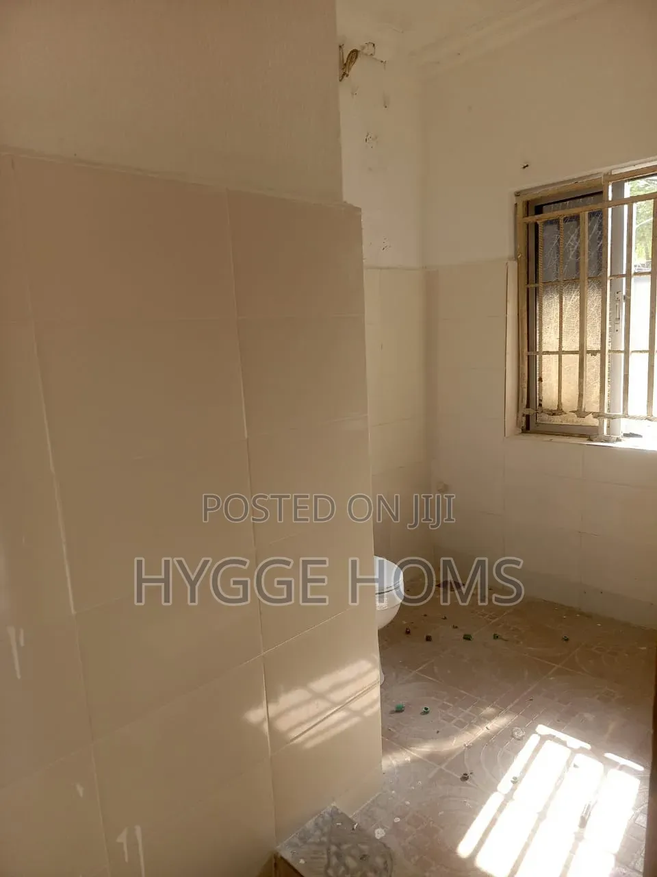 12bdrm Block of Flats in Bishop Oluwole, Ahmadu Bello Way for rent