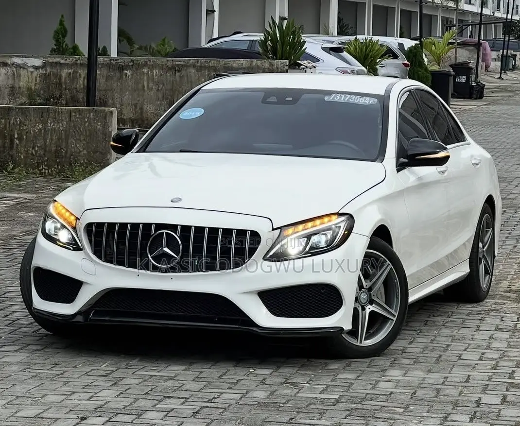 Mercedes-Benz C300 Luxury 4matic Sedan AWD (2.0L 4cyl 7A) 2017 White
