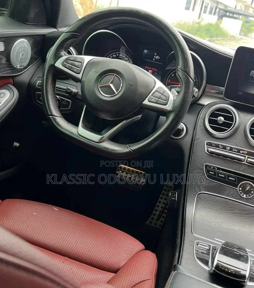 Mercedes-Benz C300 Luxury 4matic Sedan AWD (2.0L 4cyl 7A) 2017 White