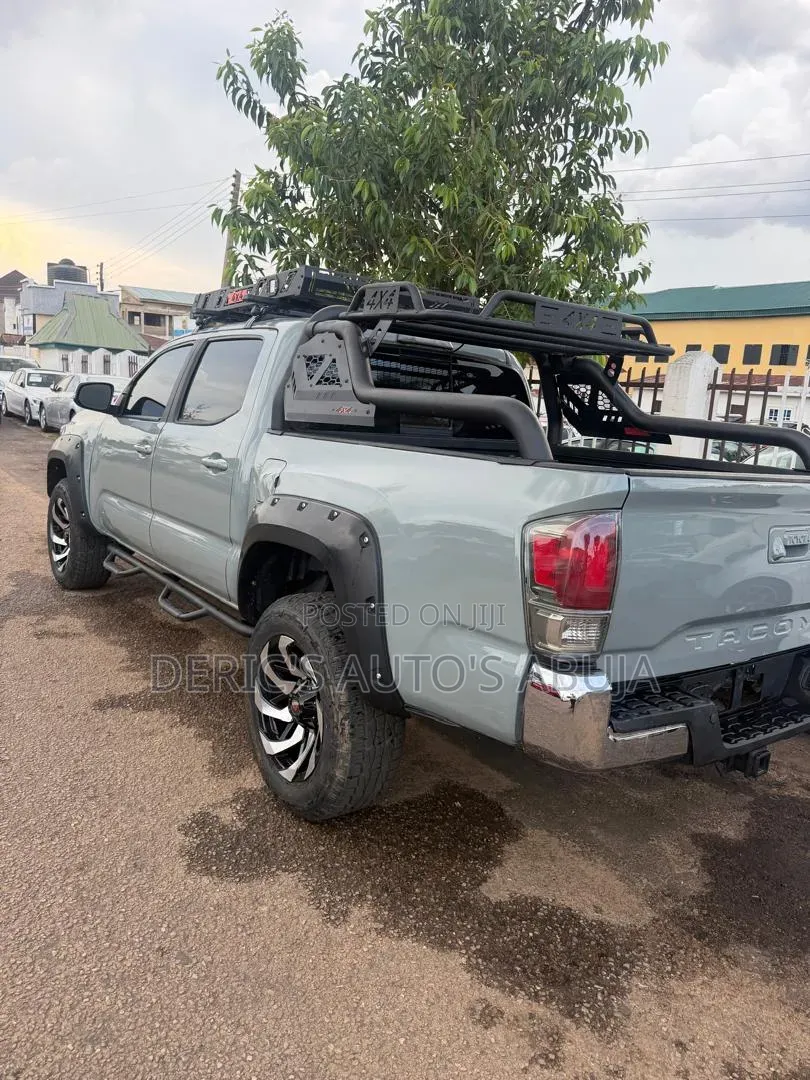 Toyota Tacoma Limited V6 4x4 Double Cab 127.4 in. WB 2020 Gray