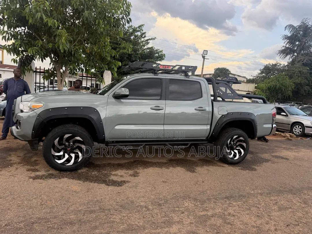 Toyota Tacoma Limited V6 4x4 Double Cab 127.4 in. WB 2020 Gray