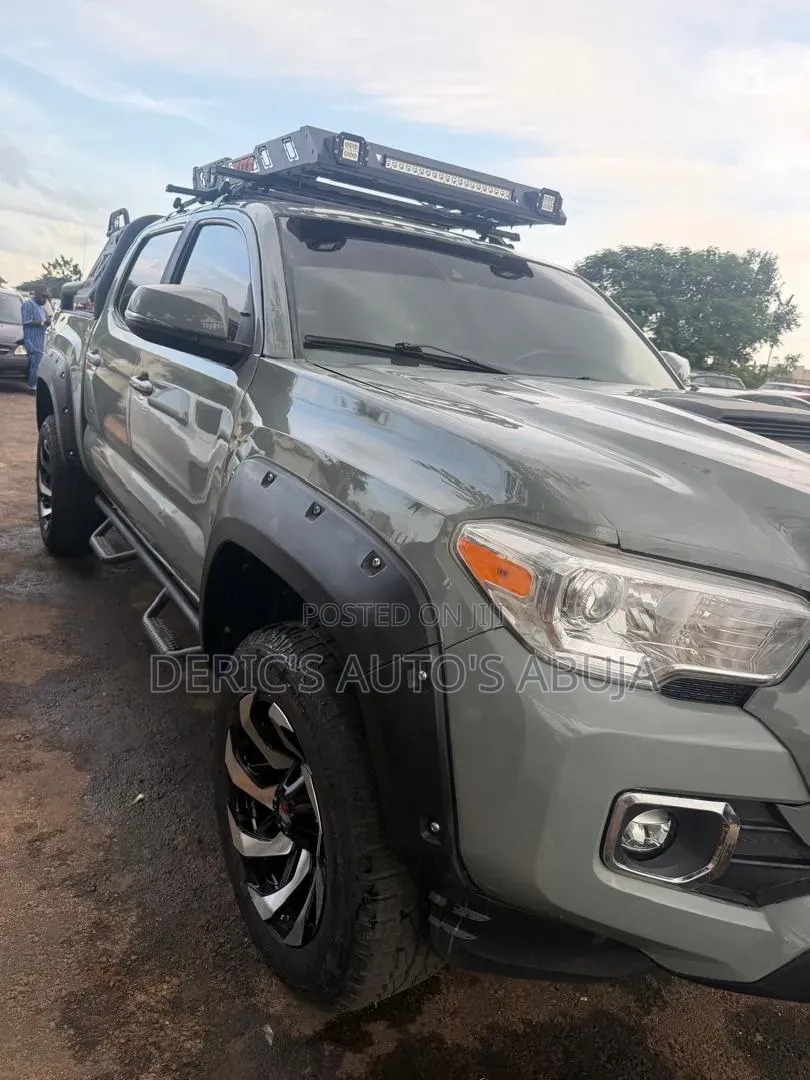 Toyota Tacoma Limited V6 4x4 Double Cab 127.4 in. WB 2020 Gray