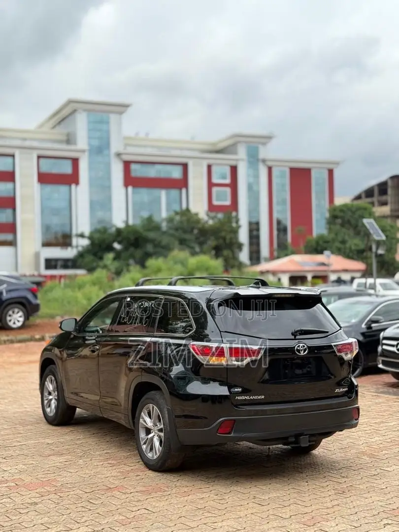 Toyota Highlander XLE 4dr SUV AWD (3.5L 6cyl 6A) 2015 Black