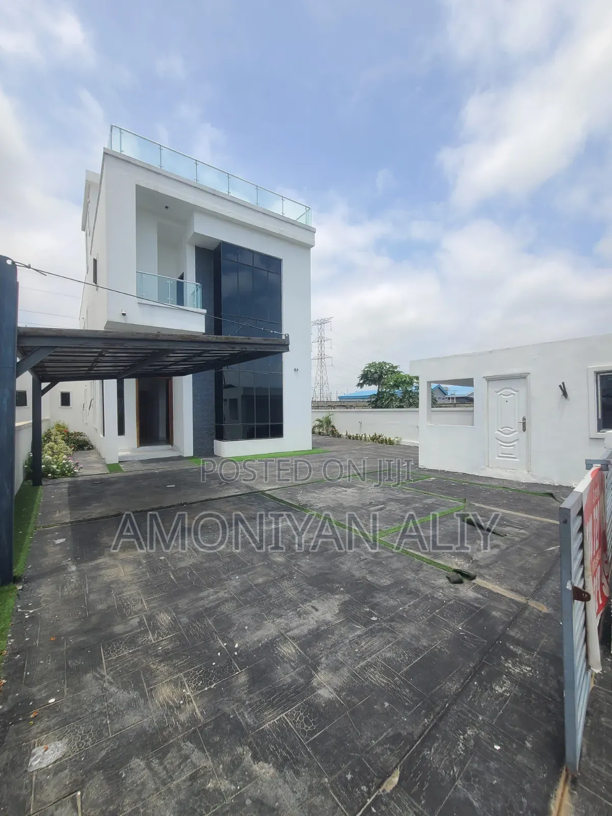 5bdrm Mansion in Royal Garden Estate, Off Lekki-Epe Expressway for sale