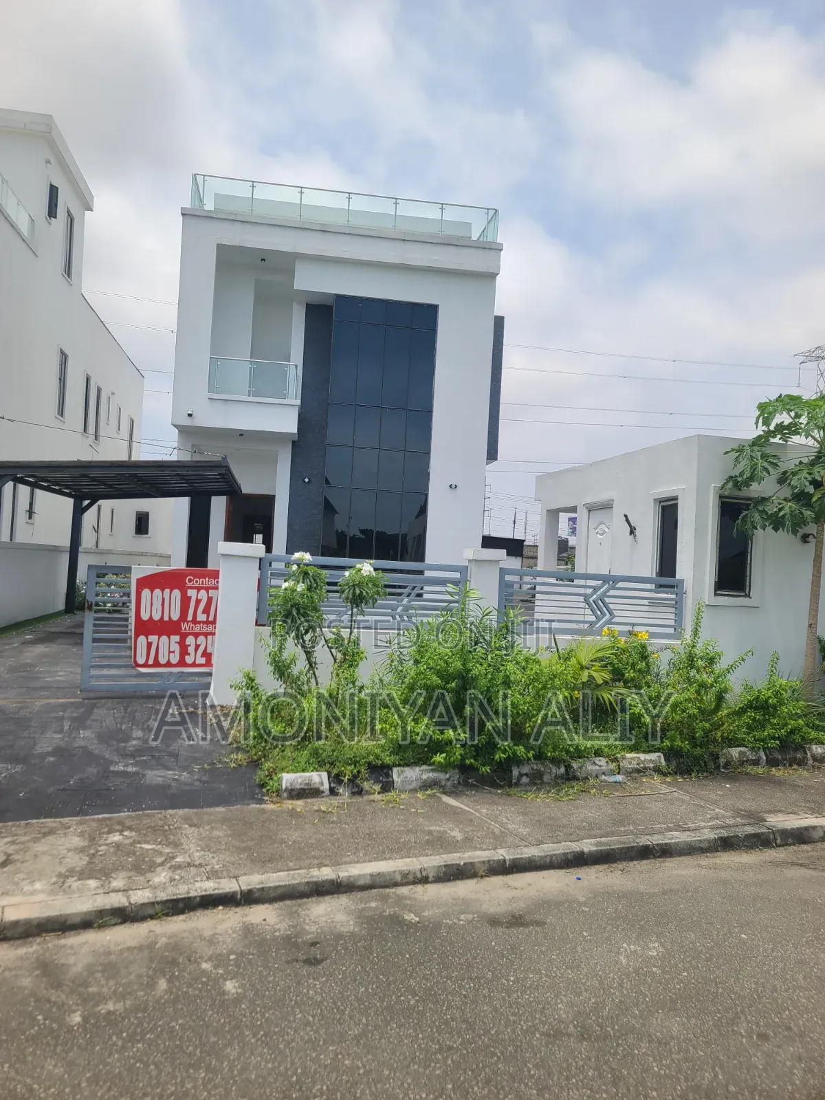 5bdrm Mansion in Royal Garden Estate, Off Lekki-Epe Expressway for sale