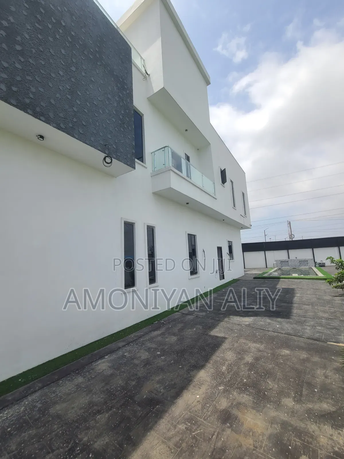5bdrm Mansion in Royal Garden Estate, Off Lekki-Epe Expressway for sale