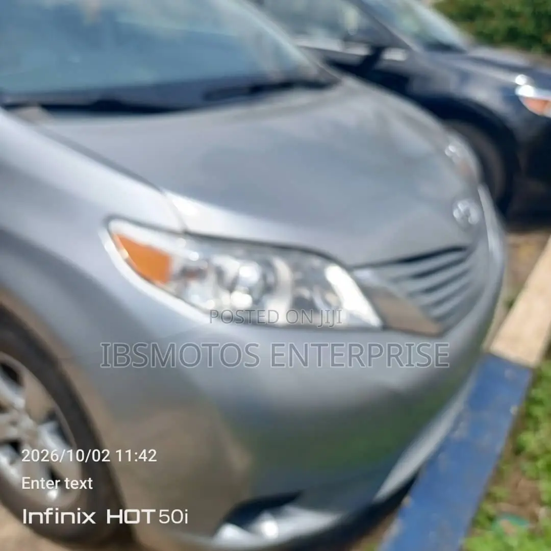 Toyota Sienna LE 7 Passenger Auto Access Seat (3.5L 6cyl 6A) 2016 Gray