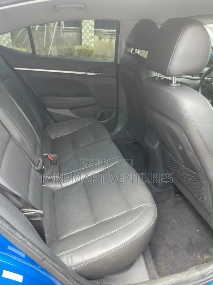 Hyundai Elantra Limited Sedan FWD (2.0L 4cyl 6A) 2017 Blue