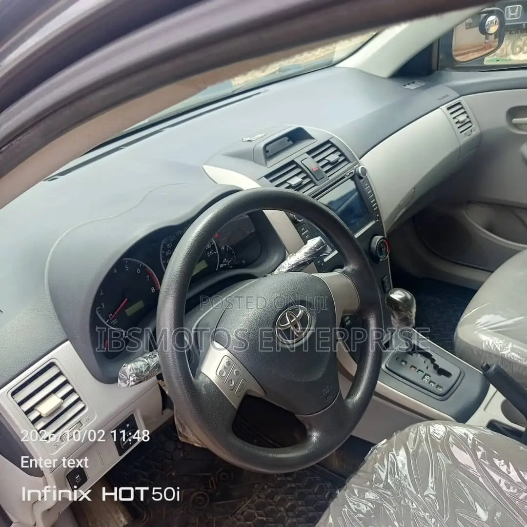 Toyota Corolla LE Special Edition 4dr Sedan (1.8L 4cyl 4A) 2013 Gray
