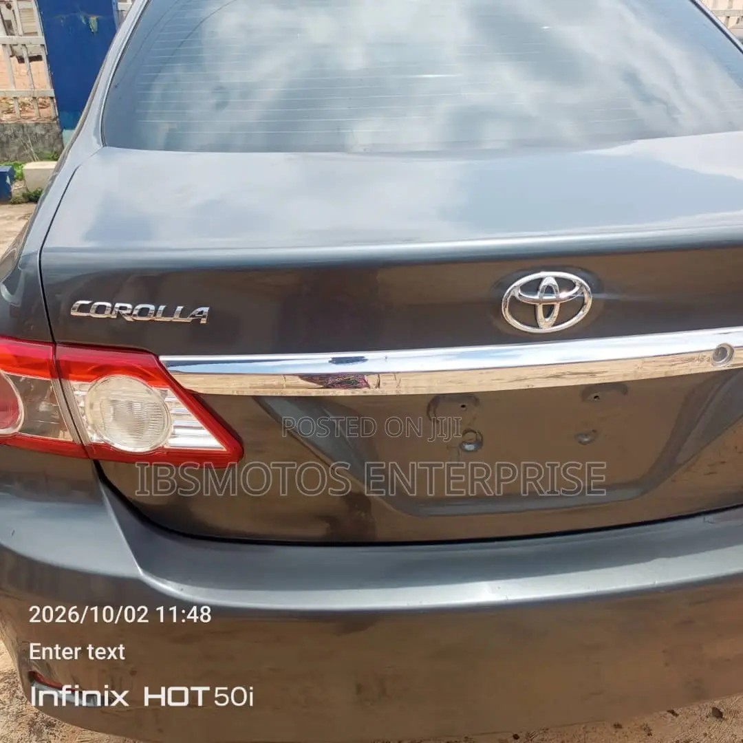 Toyota Corolla LE Special Edition 4dr Sedan (1.8L 4cyl 4A) 2013 Gray